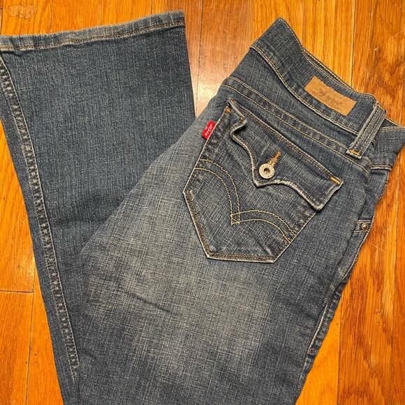 Levi's 542 Tilted Flare Women's Jeans Size 8 Medium Distressed - Picture 2 of 11